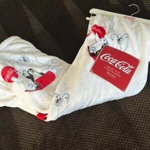 Coca-Cola Velvet Soft Throw Blanket 60x70 Coke Bears Sledding Plush Fleece White